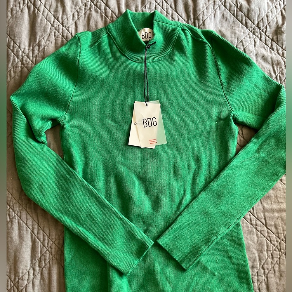 Urban outfitters ribbed mock neck green top